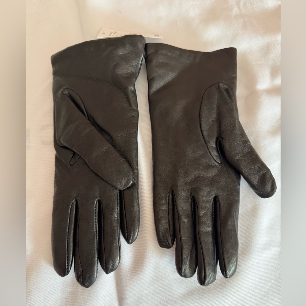 Bloomingdale's Classic Black Leather Gloves - Picture 4 of 8